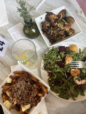 Petit Poutinerie by null