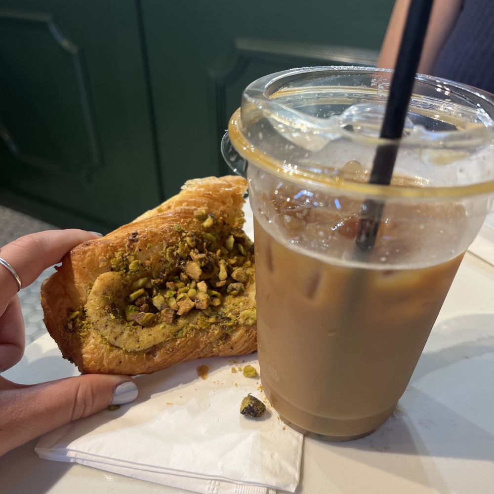 Soleluna - Pistachio croissant and vanilla oat milk latte - Bakeries Near Me - Washington, DC, District of Columbia Soleluna - Pistachio croissant and vanilla oat milk latte - Bakeries Near Me - Washington, DC, District of Columbia