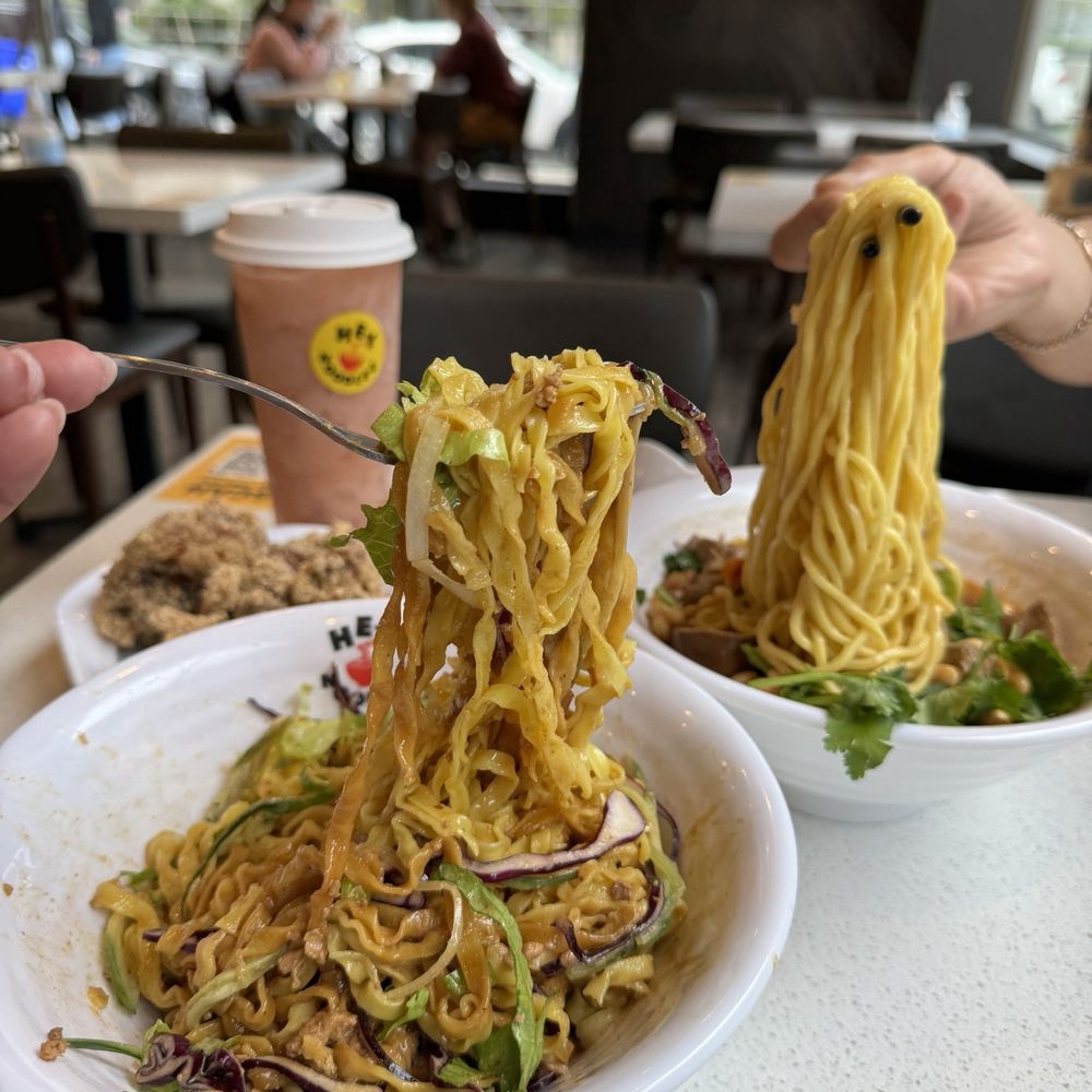 Hey Noodles - w/   & - Chinese Near Me - Toronto, Ontario
