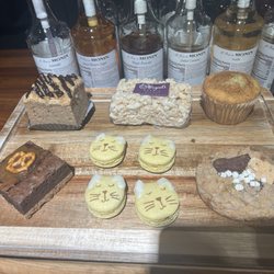 Mac Tabby Cat Cafe - Sweet treats