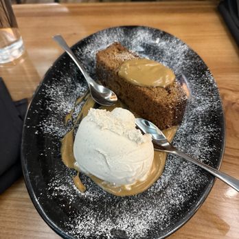 Julia's Vegetarian Restaurant - Ginger apple spice cake - Vegetarian Near Me - Pacific Grove, California