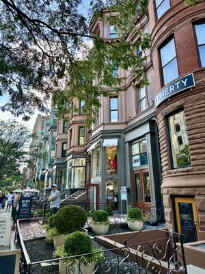 Newbury St by null
