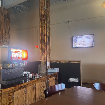 Wings & More - Spacious dining room - Chicken Wings Near Me - Dixon, Illinois