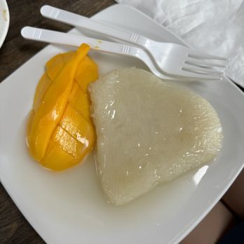 Thai Curry Restaurant - Mango sticky rice - Thai Near Me - Houston, Texas Thai Curry Restaurant - Mango sticky rice - Thai Near Me - Houston, Texas