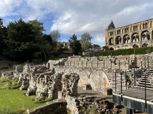 Jedburgh Abbey by null