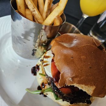 Valenzano Winery - Burger - Wineries Near Me - Shamong, New Jersey
