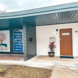 Suwannee Oaks Medical - Front door