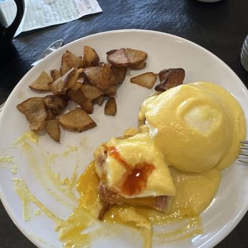 BumbleBee's Cafe - Eggs Benedict - Breakfast & Brunch Near Me - Blue Ridge, Georgia