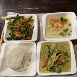 $17.95 lunch special. Green curry w/beef, prig king (green beans), and soup w/tofu $17.95 lunch special. Green curry w/beef, prig king (green beans), and soup w/tofu