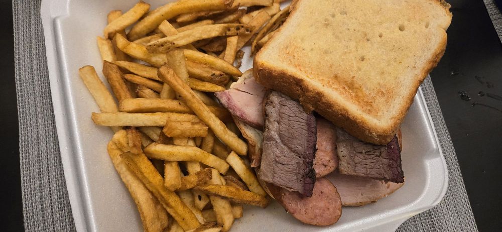 BAD BRAD’S BAR-B-Q OF YUKON - Updated February 2025 - 76 Photos & 120 ...