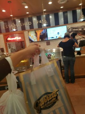 Garrett Popcorn Shops by null