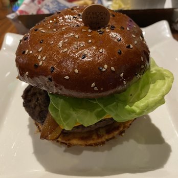Gordon Ramsay Burger Las Vegas - Backyard burger with bacon - Burgers Near Me - Las Vegas, Nevada