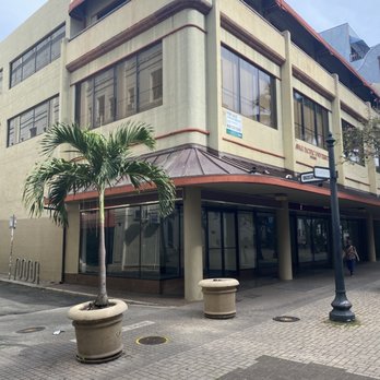 Scarlet Honolulu - The front entrance to the club. It is now shown as offices inside Thru the glass. - Dance Clubs Near Me - Honolulu, Hawaii
