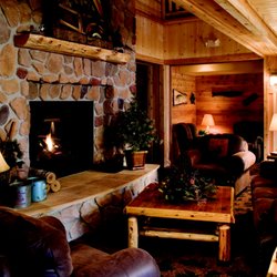 Arrowwood Lodge at Brainerd Lakes - Lobby Fireplace