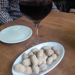 Nueva Chimenea - Una Copita de vino y jamón de mono :)