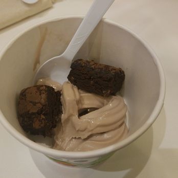 Sweet Frog - Cookies and cream with brownie - Ice Cream & Frozen Yogurt Near Me - Manchester, Connecticut