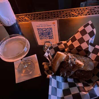 Ludlow Liquors - Gold rush, cheesesteak - Cocktail Bars Near Me - Chicago, Illinois