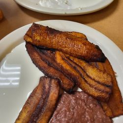 El Rey Pupusas Tacos y Mas - Plantains and crema
