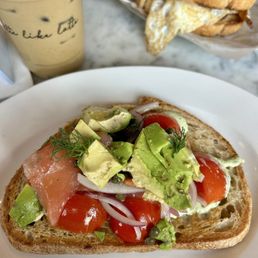 salmon avocado tartine salmon avocado tartine