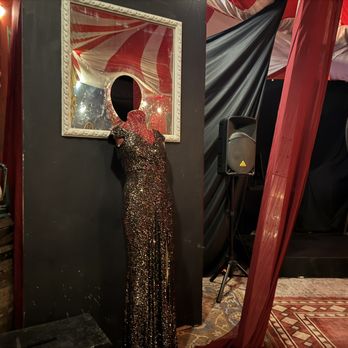 1D Studios - Photo op - Haunted Houses Near Me - Ottawa, Ontario