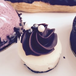 Café Français - Mini white chocolate cheese cake.