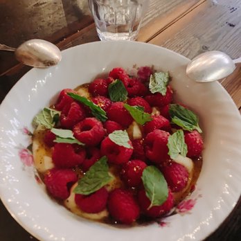 Ronan - Raspberries with mint leaves on tiramisu filling - Pizza Near Me - Los Angeles, California Ronan - Raspberries with mint leaves on tiramisu filling - Pizza Near Me - Los Angeles, California