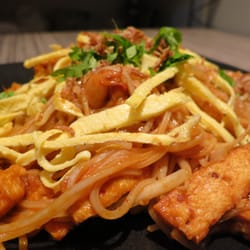 Basil Leaf - Pad thai