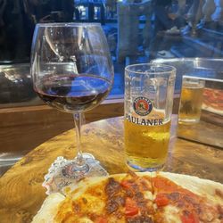 Paulaner München - Pizza, wine and beer