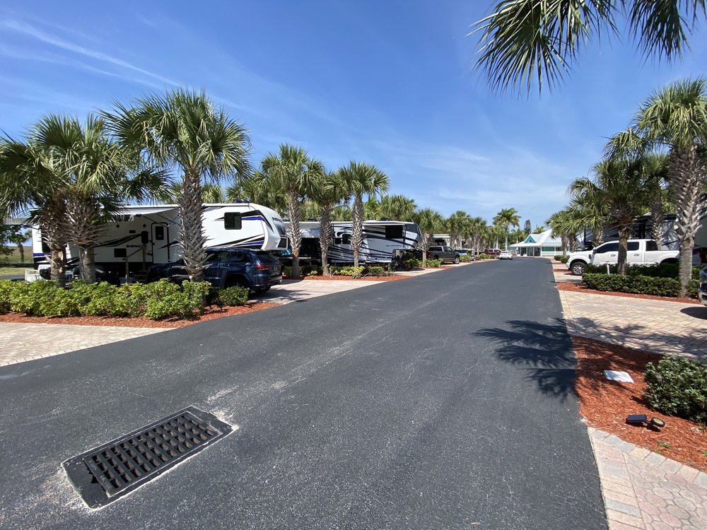 WATER’S EDGE MOTORCOACH & RV RESORT 12766 US Hwy 441 SE, Okeechobee