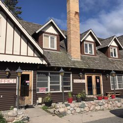Reel Bakery - Bakery is attached to the motel overlooking the lake