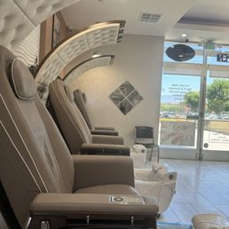 Very clean pedicure massage chairs Very clean pedicure massage chairs