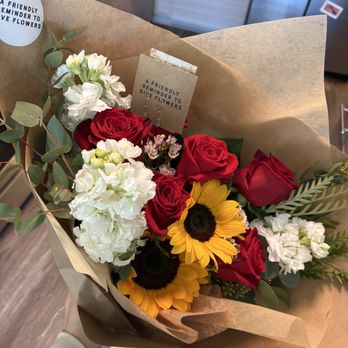 Flowerful - small custom flower bouquet - Florists Near Me - Laguna Woods, California Flowerful - small custom flower bouquet - Florists Near Me - Laguna Woods, California