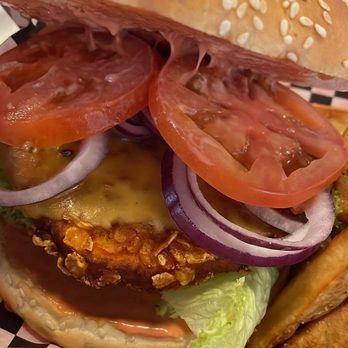 Teddy's American Diner - Crispy chicken cheese burger - Burgers Near Me - Vienna, 9