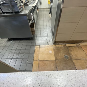 Taco Bell - Dirty kitchen - Fast Food Near Me - Hollywood, Florida Taco Bell - Dirty kitchen - Fast Food Near Me - Hollywood, Florida
