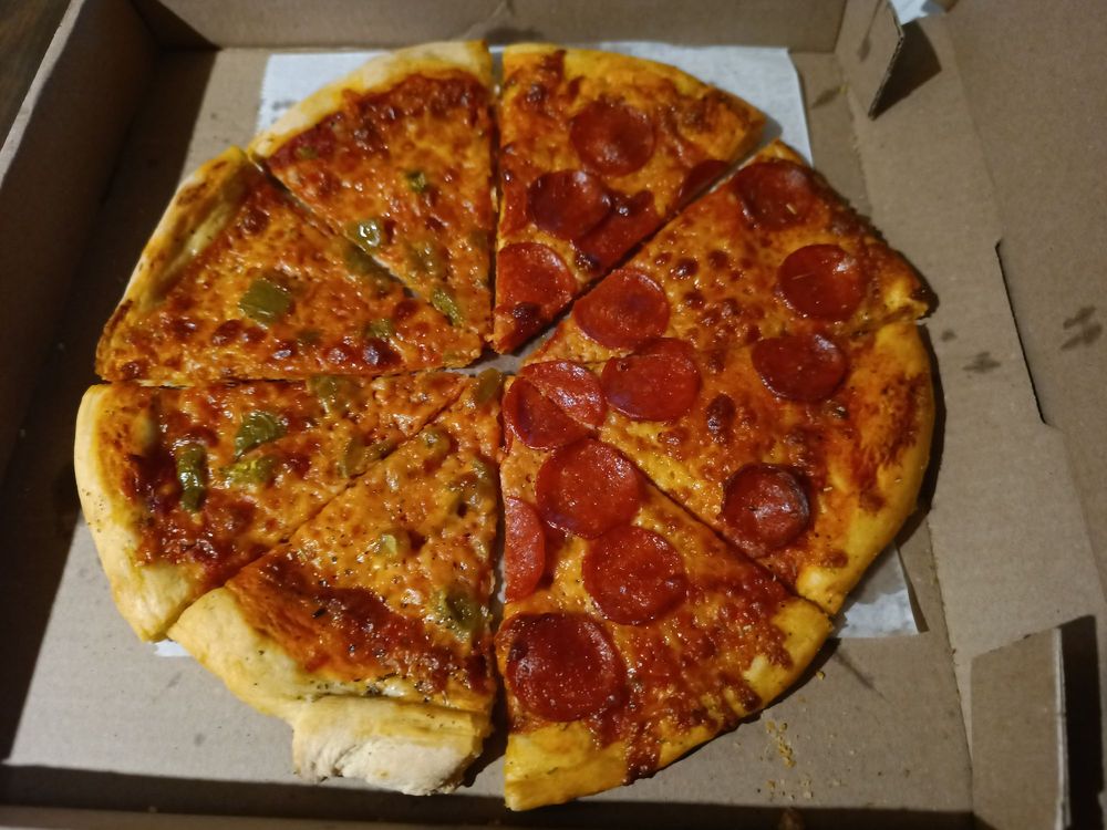 Vincenzo's Pizzeria Logo