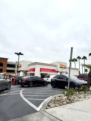 In-N-Out Burger by null