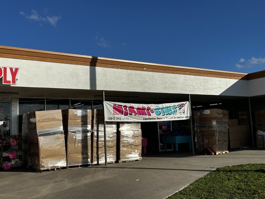 MIAMI BINS - Updated February 2026 - 901 E 10th Ave, Hialeah, Florida
