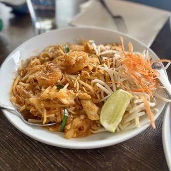 Thai Dishes MB - Pad Thai with shrimp and chicken - Thai Near Me - Manhattan Beach, California Thai Dishes MB - Pad Thai with shrimp and chicken - Thai Near Me - Manhattan Beach, California