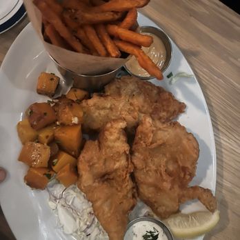 Lure Fish House - Crispy Fish & Chips - Seafood Near Me - Porter Ranch, California