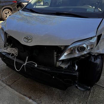 Northern Boulevard Collision - Poor bumper fell off, plastic screws couldn't hold it anymore - Body Shops Near Me - Great Neck, New York