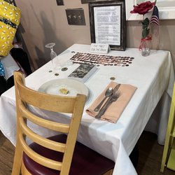 Show Low Cafe - Fallon soldiers table.