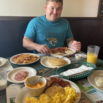 Metro Diner - Breakfast & Brunch Near Me - Jacksonville Beach, Florida