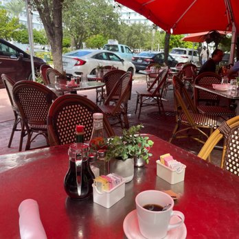 Oliver's Bistro - Outside - Breakfast & Brunch Near Me - Miami Beach, Florida