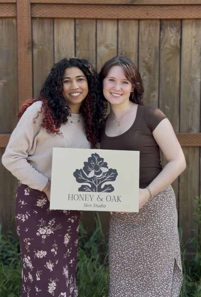 Honey And Oak Skin Studio Logo