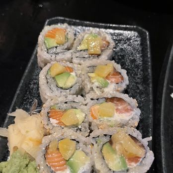 Zenzi Den - Yuzu Maki Roll - American Near Me - Glenview, Illinois Zenzi Den - Yuzu Maki Roll - American Near Me - Glenview, Illinois