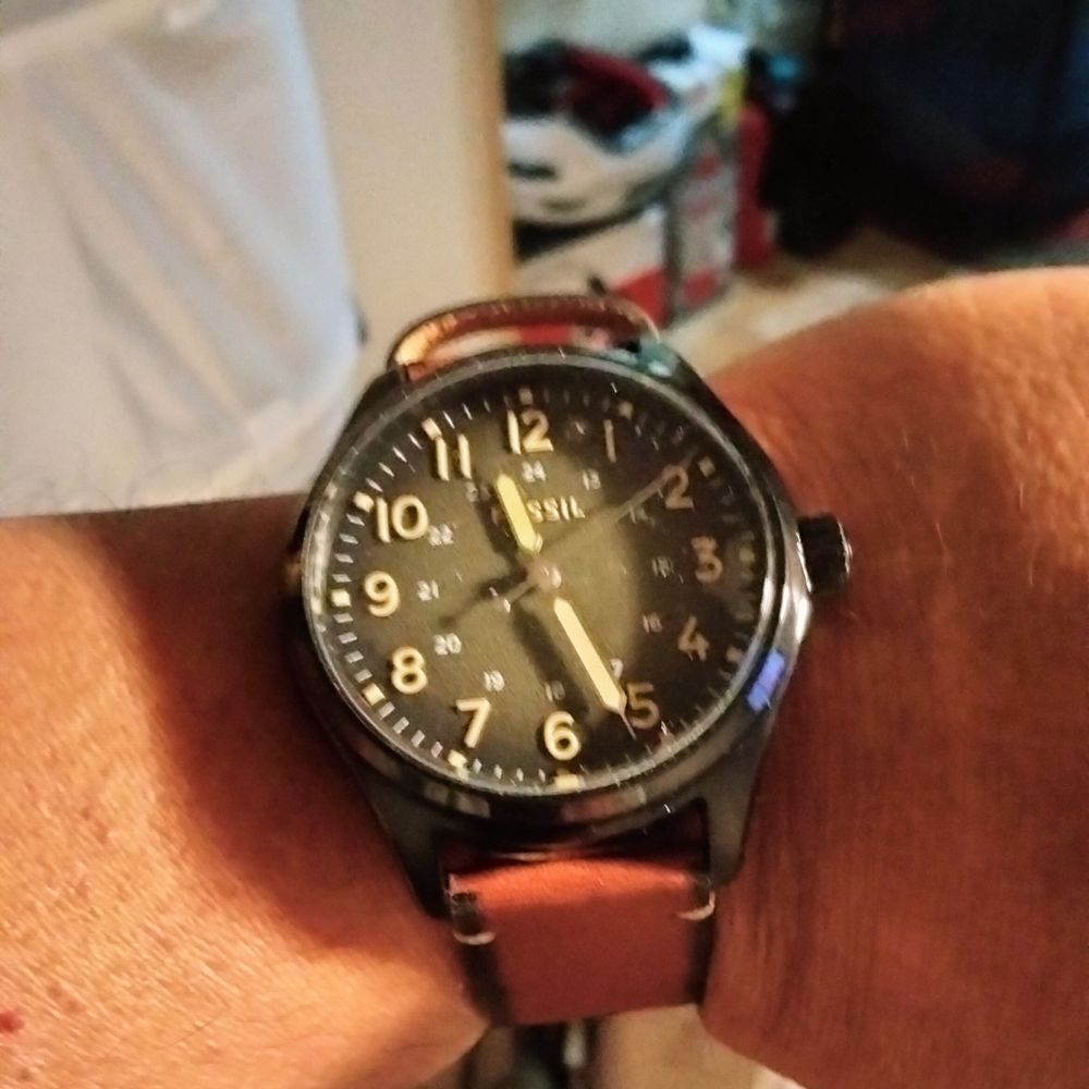 Fossil Outlet Store - Vintage Watch in Leather Strap good price and for everyday wear. - Watches Near Me - Camarillo, California