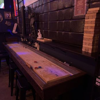 Weary Livers - Shuffle board and jenga - Cocktail Bars Near Me - Santa Monica, California Weary Livers - Shuffle board and jenga - Cocktail Bars Near Me - Santa Monica, California