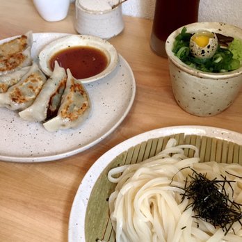 Raku - Zaru udon (cold dipping udon), pork gyoza, iced hojicha tea - Japanese Near Me - Toronto, Ontario Raku - Zaru udon (cold dipping udon), pork gyoza, iced hojicha tea - Japanese Near Me - Toronto, Ontario