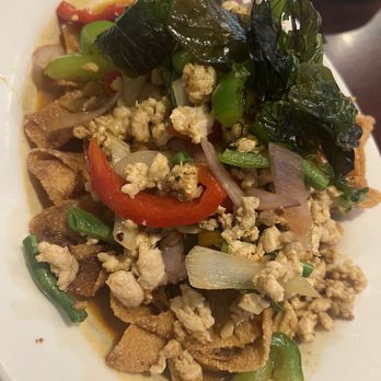 Suvipa Thai Food - Crispy Noodle with holy basil chicken - Thai Near Me - Denver, Colorado