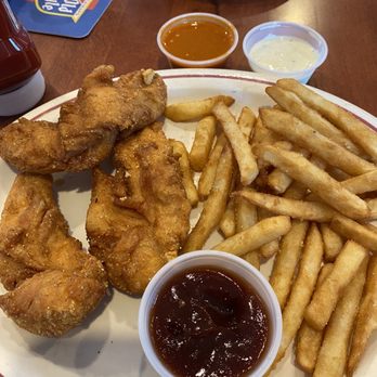Pub 72 - a plate of fried chicken, french fries and ketchup - Pubs Near Me - Gilberts, Illinois